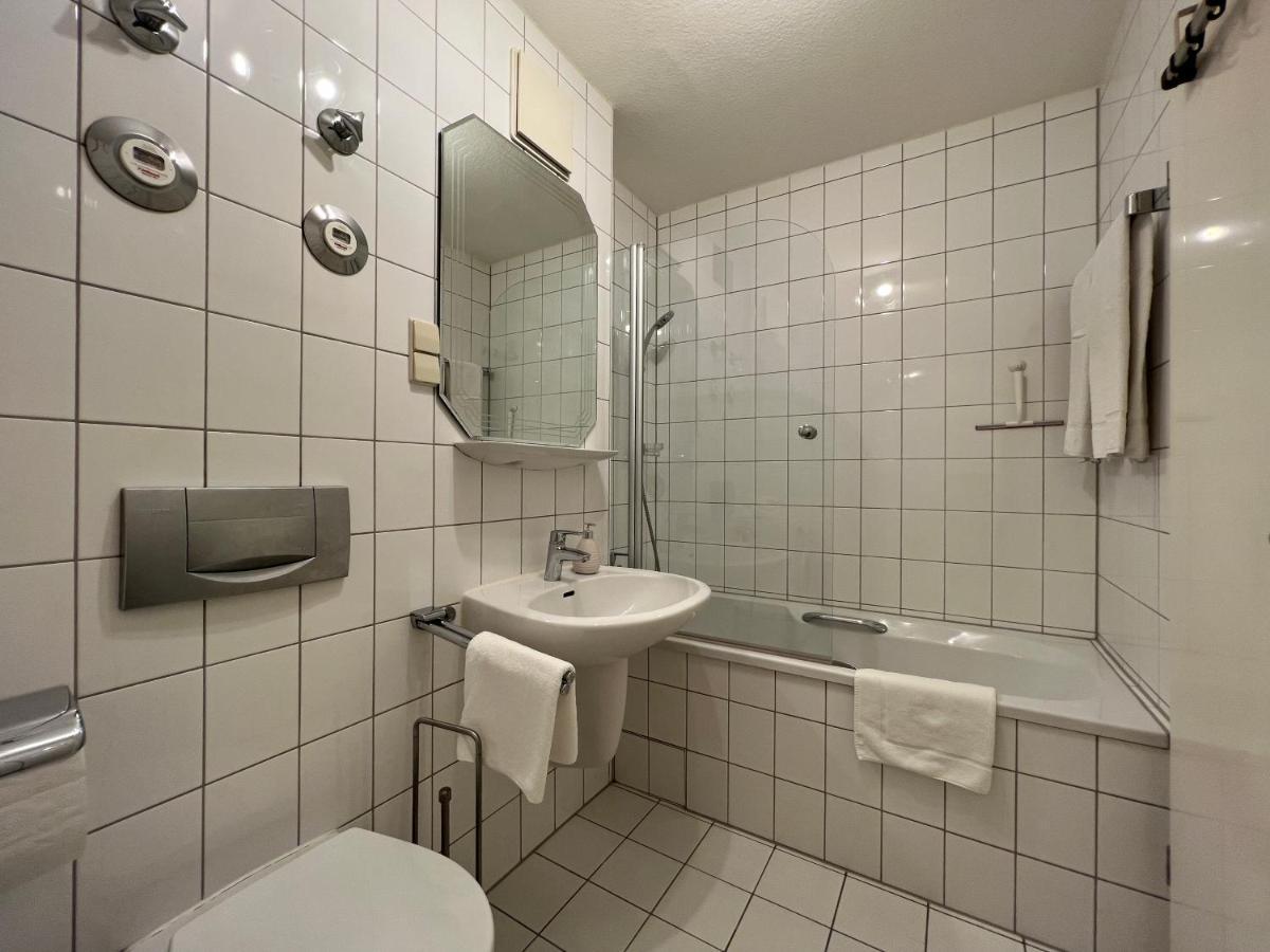 Maisonette Penthouse Fuer 8 Personen By Rabe - Free Netflix & Kostenloser Parkplatz & Grosse Terrasse Karlsruhe Ngoại thất bức ảnh